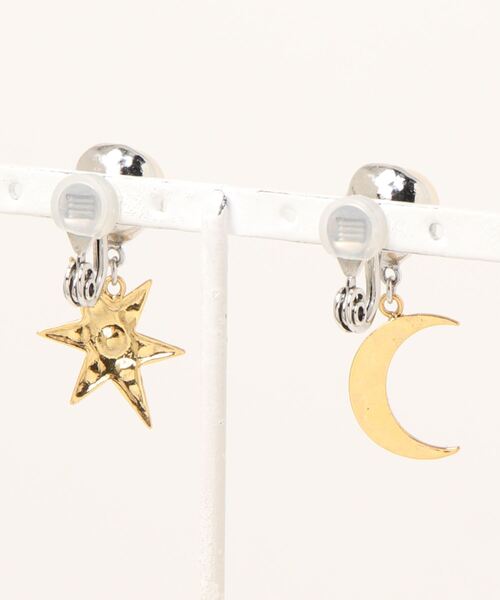 ADER(アデル)の「ADER / MOON STAR bi color pearl earing(ムーンスターモチーフバイカラーイヤリング)(イヤリング・レディース・その他・FREE)」の2枚目の写真