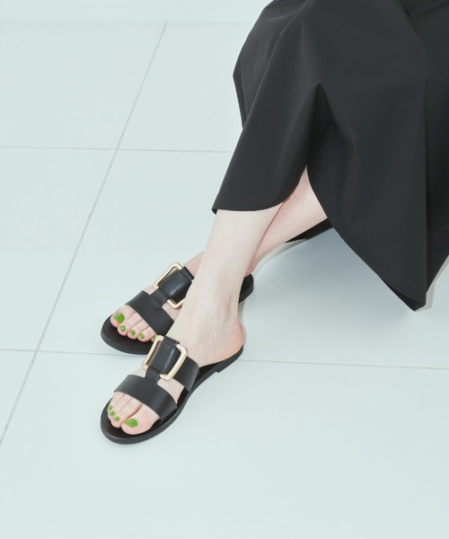 un/neu(アンノイ)の「バックルベルトサンダル(サンダル・レディース・アイボリー/ブラック・SMALL/MEDIUM/LARGE)」の4枚目の写真