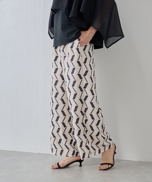 BEARDSLEY（ビアズリー）の「幾何プリント イージーパンツ（その他パンツ・レディース・グレー・FREE）」の6枚目の写真