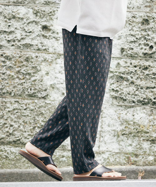 JOURNAL STANDARD relume（ジャーナルスタンダード　レリューム）の「ダイヤリーフ ジャガードジャージーパンツ（その他パンツ・メンズ・ブラック/ボルドー・MEDIUM/LARGE/SMALL）」の5枚目の写真