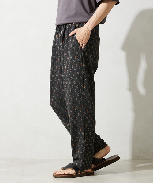 JOURNAL STANDARD relume（ジャーナルスタンダード　レリューム）の「ダイヤリーフ ジャガードジャージーパンツ（その他パンツ・メンズ・ブラック/ボルドー・MEDIUM/LARGE/SMALL）」の10枚目の写真