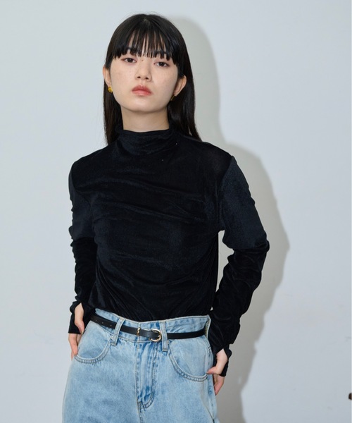 THE YOn（ザヨン）の「シアーベロアフィンガーホールトップス（Tシャツ/カットソー・レディース・ターコイズブルー/ブラック/アイボリー/コーラルピンク/グレイッシュベージュ・FREE）」の15枚目の写真