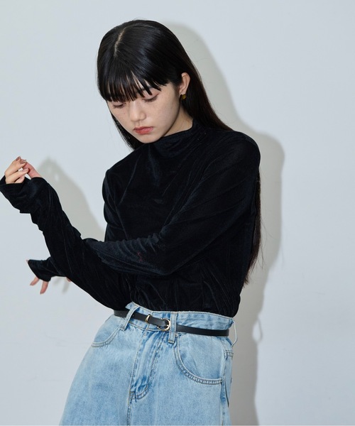 THE YOn（ザヨン）の「シアーベロアフィンガーホールトップス（Tシャツ/カットソー・レディース・ターコイズブルー/ブラック/アイボリー/コーラルピンク/グレイッシュベージュ・FREE）」の16枚目の写真