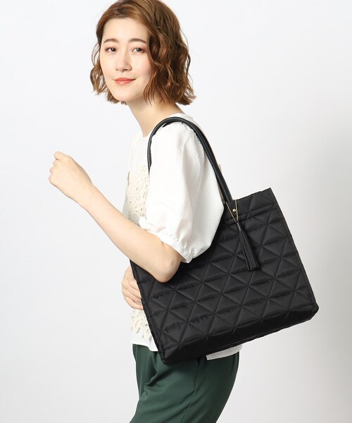 grove(グローブ)の「◆【軽量・A4】キルトタッセルトート(トートバッグ・レディース・ブラック/ライトベージュ/ライトグレー/ダークグレー・00)」の9枚目の写真