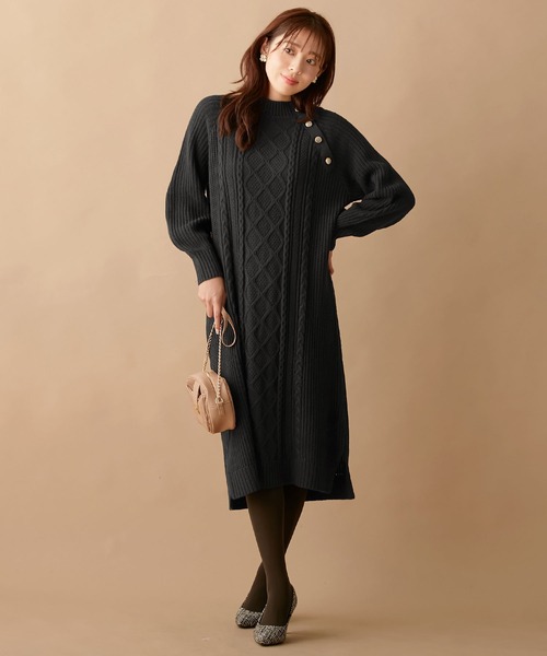 alotta(アロッタ)の「金ボタンケーブルニットワンピース(ワンピース・レディース・モカ/ライトベージュ/ブルー/ブラック・M/L/LL/3L)」の12枚目の写真