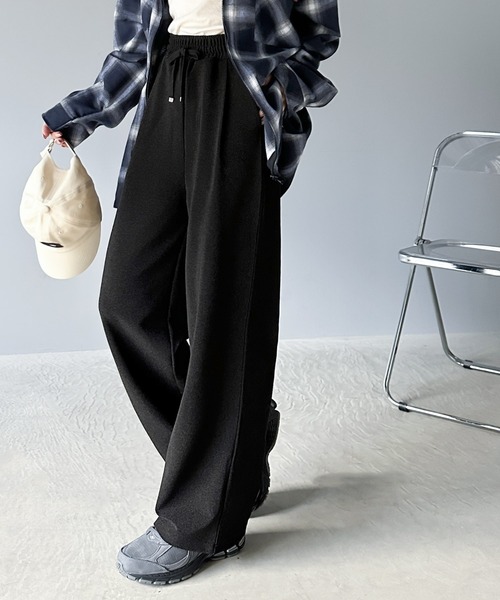 classicalelf(クラシカルエルフ)の「プラスワンでトレンド感高まる。光沢リップルリラックスパンツ(その他パンツ・レディース・ベージュ系その他/ブラック・SMALL/MEDIUM/LARGE/X-LARGE)」の15枚目の写真