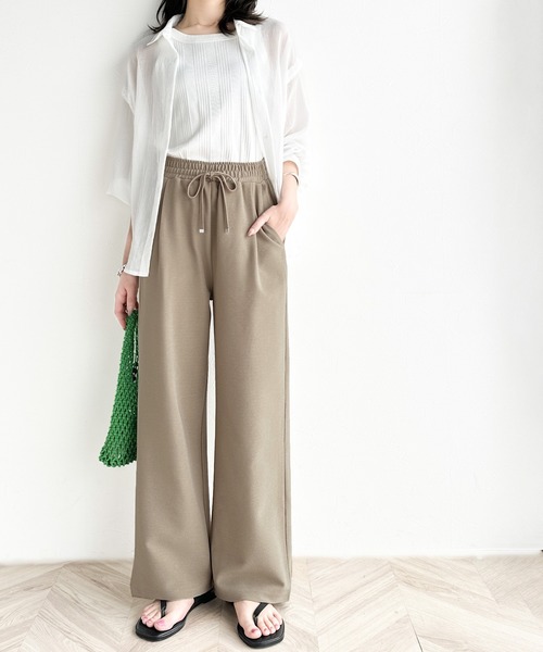 classicalelf(クラシカルエルフ)の「プラスワンでトレンド感高まる。光沢リップルリラックスパンツ(その他パンツ・レディース・ベージュ系その他/ブラック・SMALL/MEDIUM/LARGE/X-LARGE)」の10枚目の写真