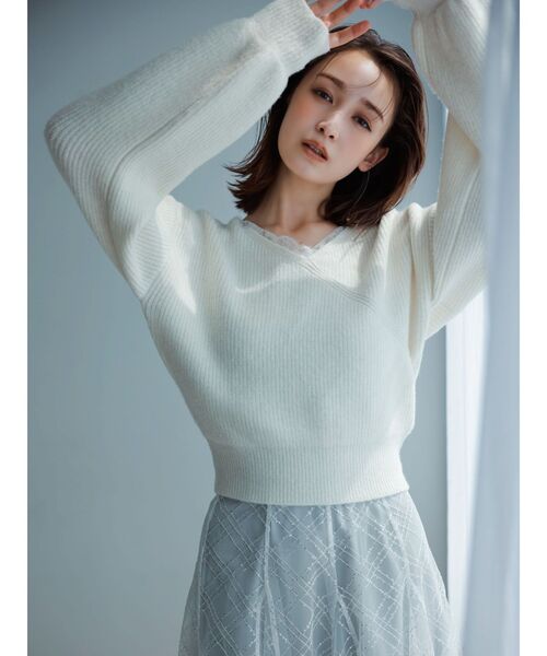 dazzlin（ダズリン）の「レースレイヤードオーバーニットトップス（ニット/セーター・レディース・ベビーピンク/チャコールグレー/ブルー/ベージュ/オフホワイト/ピンク・FREE）」の8枚目の写真