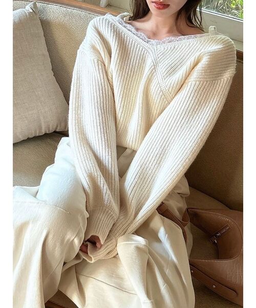 dazzlin（ダズリン）の「レースレイヤードオーバーニットトップス（ニット/セーター・レディース・ベビーピンク/チャコールグレー/ブルー/ベージュ/オフホワイト/ピンク・FREE）」の2枚目の写真