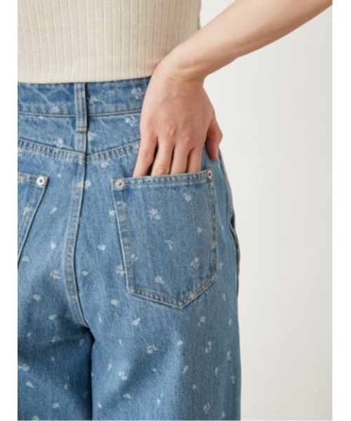 SNIDEL（スナイデル）の「フラワーデザインデニムパンツ（デニムパンツ・レディース・ライトブルー/ブラック・1/0）」の15枚目の写真
