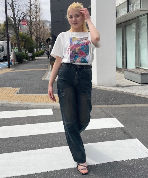 one way（ワンウェイ）の「フラワーグラフィックプリントTシャツ（Tシャツ/カットソー・レディース・ホワイト/アッシュグレー/サックスブルー/スミクロ/ホワイト×ブルー・FREE）」の6枚目の写真
