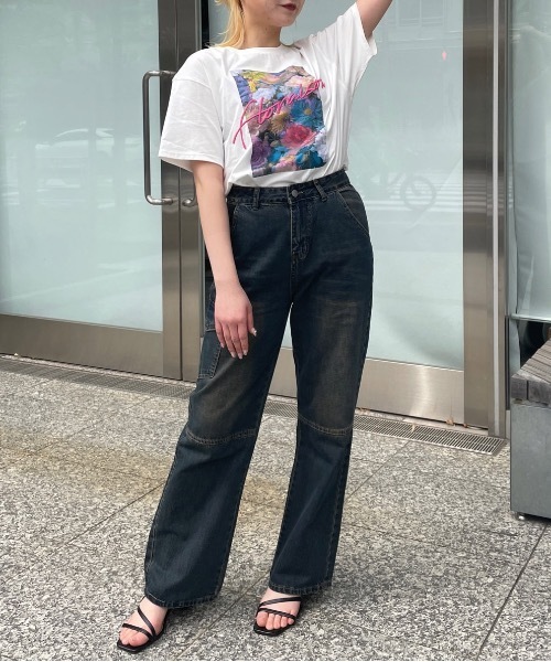 one way（ワンウェイ）の「フラワーグラフィックプリントTシャツ（Tシャツ/カットソー・レディース・ホワイト/アッシュグレー/サックスブルー/スミクロ/ホワイト×ブルー・FREE）」の8枚目の写真