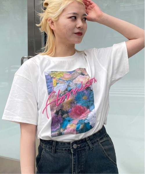 one way（ワンウェイ）の「フラワーグラフィックプリントTシャツ（Tシャツ/カットソー・レディース・ホワイト/アッシュグレー/サックスブルー/スミクロ/ホワイト×ブルー・FREE）」の10枚目の写真