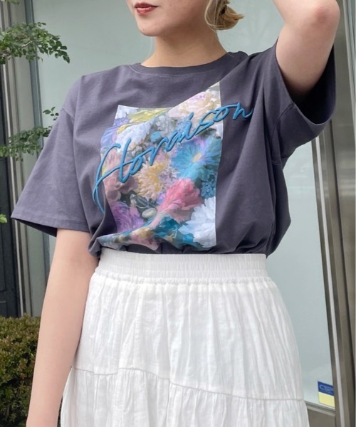 one way（ワンウェイ）の「フラワーグラフィックプリントTシャツ（Tシャツ/カットソー・レディース・ホワイト/アッシュグレー/サックスブルー/スミクロ/ホワイト×ブルー・FREE）」の19枚目の写真