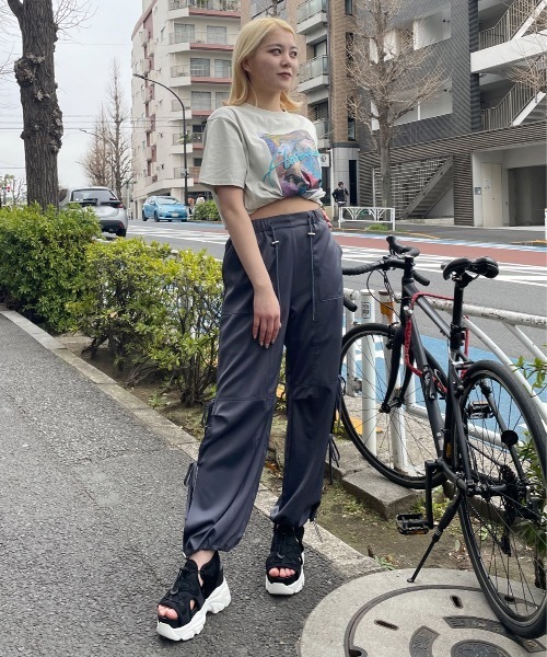 one way（ワンウェイ）の「フラワーグラフィックプリントTシャツ（Tシャツ/カットソー・レディース・ホワイト/アッシュグレー/サックスブルー/スミクロ/ホワイト×ブルー・FREE）」の22枚目の写真