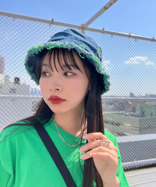 Loueme(ルエム)の「カラーフリンジクラッシュデニムバケットハット(ハット・レディース・イエロー/オレンジ/ピンク/グリーン・FREE)」の12枚目の写真