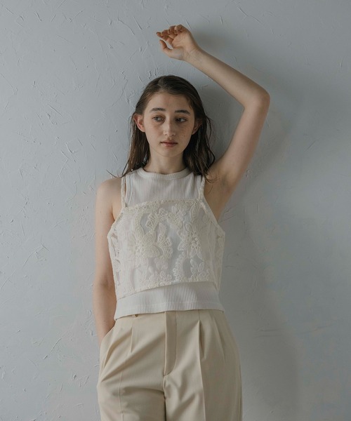 MINERTE(ミネルテ)の「【MINERTE】flower stitch bustier / フラワー刺繍シアービスチェ(キャミソール・レディース・アイボリー/ブラック・FREE)」の2枚目の写真