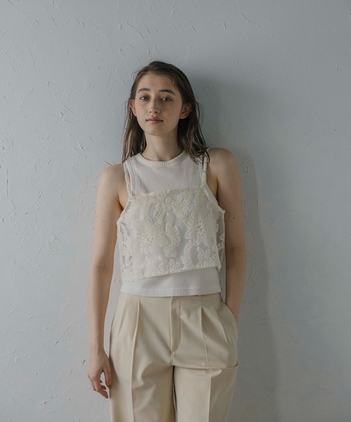 MINERTE(ミネルテ)の「【MINERTE】flower stitch bustier / フラワー刺繍シアービスチェ(キャミソール・レディース・アイボリー/ブラック・FREE)」の17枚目の写真