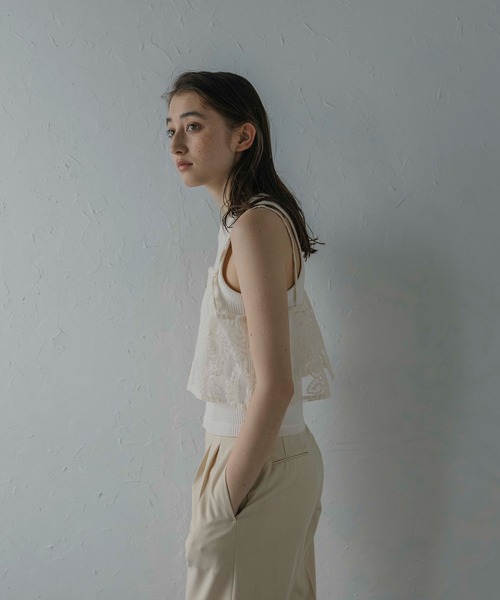 MINERTE(ミネルテ)の「【MINERTE】flower stitch bustier / フラワー刺繍シアービスチェ(キャミソール・レディース・アイボリー/ブラック・FREE)」の16枚目の写真