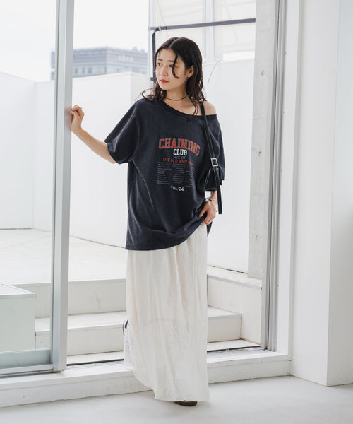 Kastane（カスタネ）の「*【前後2WAY/S.Lサイズ/5色展開】オフショルピグメントロゴTEE（Tシャツ/カットソー・レディース・ブルー/レッド/ブラック/ホワイト/ピンク・SMALL/LARGE）」の14枚目の写真