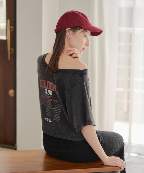 Kastane（カスタネ）の「*【前後2WAY/S.Lサイズ/5色展開】オフショルピグメントロゴTEE（Tシャツ/カットソー・レディース・ブルー/レッド/ブラック/ホワイト/ピンク・SMALL/LARGE）」の16枚目の写真