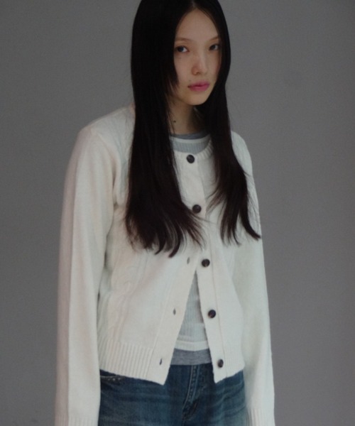 FEKETE（フェケテ）の「SCENTED CABLE KNIT CARDIGAN
