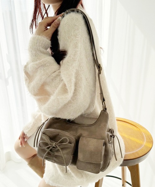 one after another NICE CLAUP（ワンアフターアナザーナイスクラップ）の「ドロストポケットショルダーバッグ（ショルダーバッグ・レディース・ブラック/ダークブラウン/ピンク/ベージュ/ブラウン/サックスブルー/ブラック系その他・FREE）」の4枚目の写真