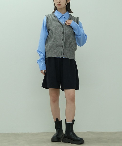 HEILIS(ヘイリス)の「クロップド丈ロングスリーブシャツ / 秋服 冬服 春服 ショート丈 長袖 短丈 レギュラーカラー 韓国 ノームコア ブルー オフホワイト イエロー レイヤード(シャツ/ブラウス・レディース・ブルー/ホワイト/イエロー・FREE)」の12枚目の写真