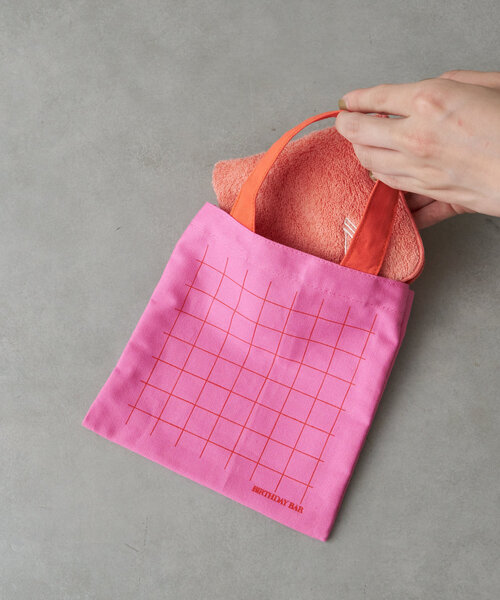 BIRTHDAY BAR（バースデイバー）の「MOTIF GEOMETRY　ミニスクエアフラットバッグ（トートバッグ・レディース・ネイビー/ピンク/オレンジ/アイボリー・0）」の16枚目の写真