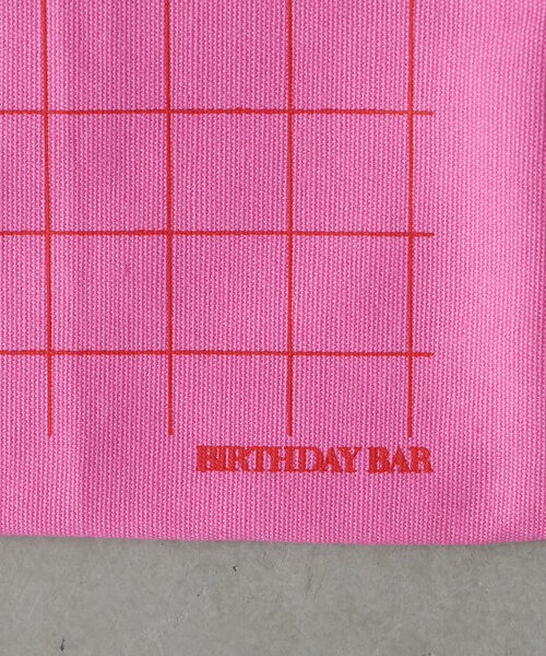 BIRTHDAY BAR（バースデイバー）の「MOTIF GEOMETRY　ミニスクエアフラットバッグ（トートバッグ・レディース・ネイビー/ピンク/オレンジ/アイボリー・0）」の19枚目の写真
