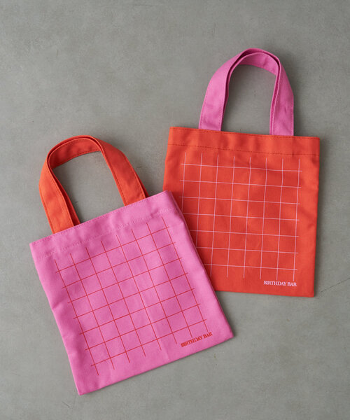 BIRTHDAY BAR（バースデイバー）の「MOTIF GEOMETRY　ミニスクエアフラットバッグ（トートバッグ・レディース・ネイビー/ピンク/オレンジ/アイボリー・0）」の20枚目の写真