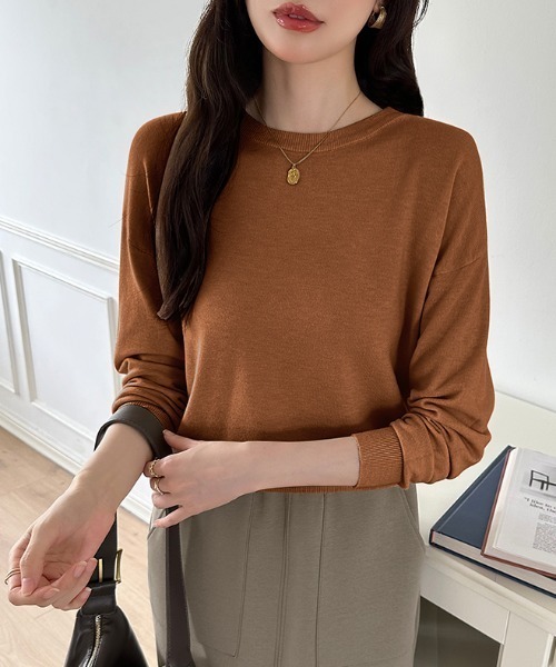 COCOMOMO（ココモモ）の「オンオフ着回せるきれいめニット クルーネックニット 長袖 ヤク風ニット ニット トップス オフィスカジュアル ジャケット合わせ 春服 秋服 冬服（ニット/セーター・レディース・ピンク/レッド/ホワイト/イエロー系/ネイビー/ベージュ/ライトブラウン/ブラック/テラコッタ/グリーン/グレー/ブラウン/パープル・FREE）」の6枚目の写真