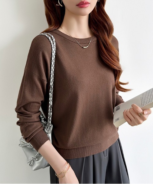 COCOMOMO（ココモモ）の「オンオフ着回せるきれいめニット クルーネックニット 長袖 ヤク風ニット ニット トップス オフィスカジュアル ジャケット合わせ 春服 秋服 冬服（ニット/セーター・レディース・ピンク/レッド/ホワイト/イエロー系/ネイビー/ベージュ/ライトブラウン/ブラック/テラコッタ/グリーン/グレー/ブラウン/パープル・FREE）」の4枚目の写真