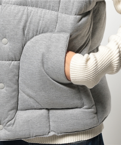 Denime（ドゥニーム）の「天竺起毛中綿ベスト（ダウンベスト・メンズ・グレー/ネイビー/オートミール/ブラック・MEDIUM/X-LARGE/LARGE）」の13枚目の写真