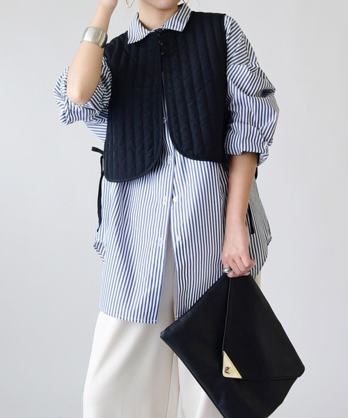 and it_（アンドイット）の「キルティングショートジレ（ベスト・レディース・ダークベージュ/アイボリー/カーキ/ブラック・M-L）」の3枚目の写真