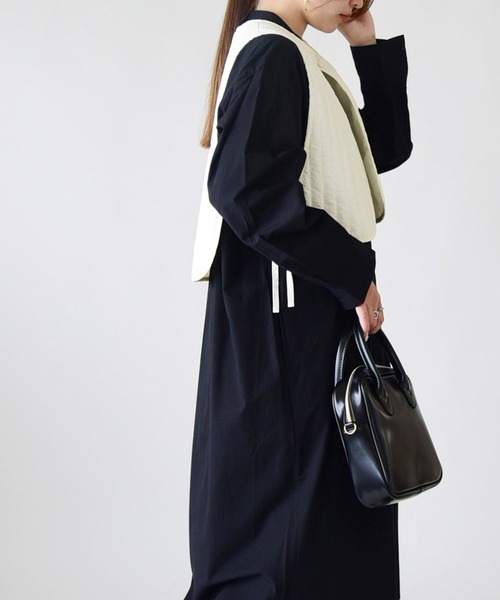 and it_（アンドイット）の「キルティングショートジレ（ベスト・レディース・ダークベージュ/アイボリー/カーキ/ブラック・M-L）」の5枚目の写真