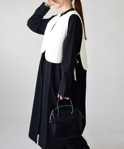 and it_（アンドイット）の「キルティングショートジレ（ベスト・レディース・ダークベージュ/アイボリー/カーキ/ブラック・M-L）」の7枚目の写真