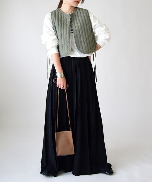 and it_（アンドイット）の「キルティングショートジレ（ベスト・レディース・ダークベージュ/アイボリー/カーキ/ブラック・M-L）」の18枚目の写真