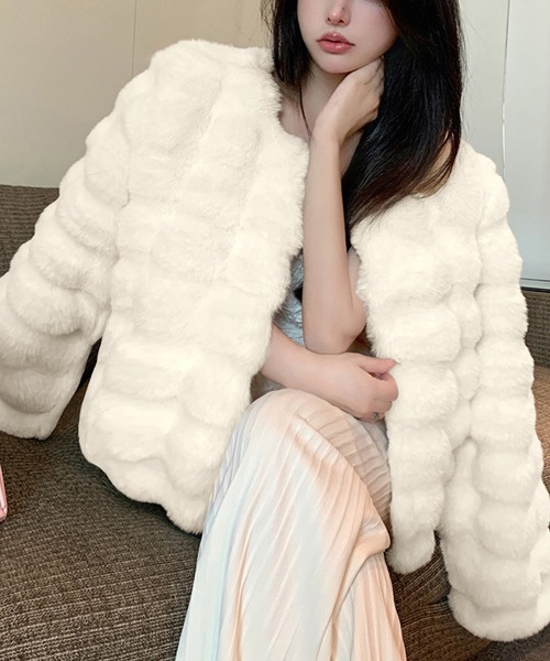 Miniministore(ミニミニストア)の「エコファーコートショートファージャケット(ノーカラーコート・レディース・アイボリー/ブラック・FREE)」の4枚目の写真