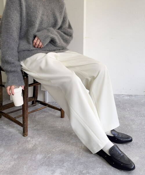 fredy emue（フレディエミュ）の「ソフトポリツイルストレートイージーパンツ（その他パンツ・レディース・ブラック/オフホワイト/チャコールグレー/ベージュ・34/36/38）」の14枚目の写真