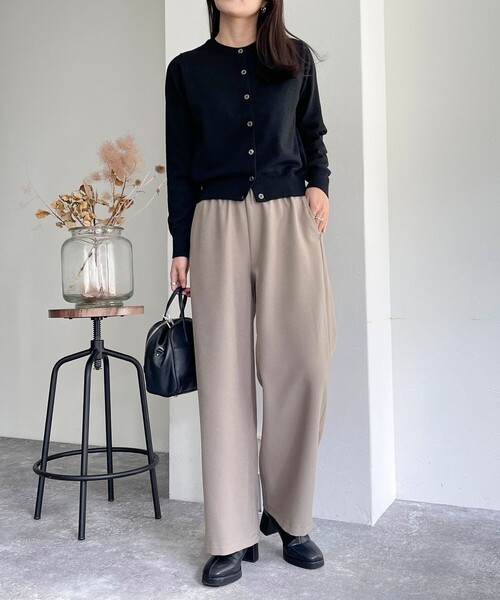 fredy emue（フレディエミュ）の「ソフトポリツイルストレートイージーパンツ（その他パンツ・レディース・ブラック/オフホワイト/チャコールグレー/ベージュ・34/36/38）」の16枚目の写真