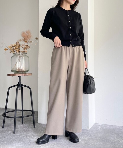 fredy emue（フレディエミュ）の「ソフトポリツイルストレートイージーパンツ（その他パンツ・レディース・ブラック/オフホワイト/チャコールグレー/ベージュ・34/36/38）」の19枚目の写真