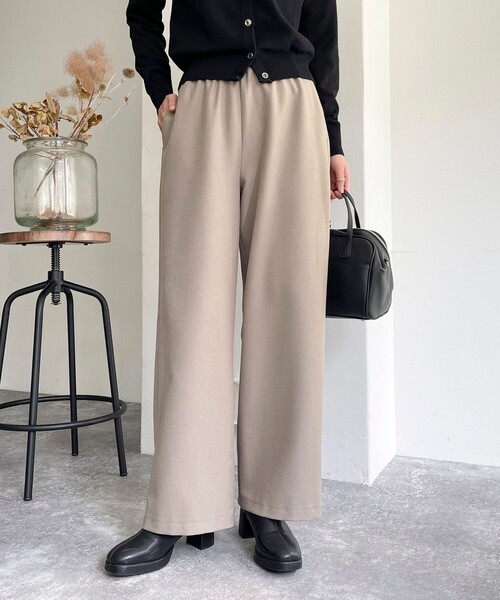 fredy emue（フレディエミュ）の「ソフトポリツイルストレートイージーパンツ（その他パンツ・レディース・ブラック/オフホワイト/チャコールグレー/ベージュ・34/36/38）」の20枚目の写真