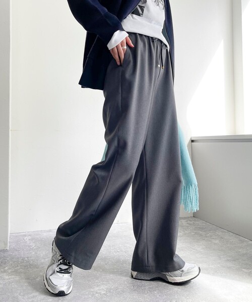 fredy emue（フレディエミュ）の「ソフトポリツイルストレートイージーパンツ（その他パンツ・レディース・ブラック/オフホワイト/チャコールグレー/ベージュ・34/36/38）」の5枚目の写真