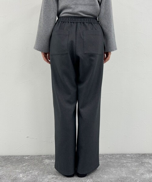 fredy emue（フレディエミュ）の「ソフトポリツイルストレートイージーパンツ（その他パンツ・レディース・ブラック/オフホワイト/チャコールグレー/ベージュ・34/36/38）」の8枚目の写真