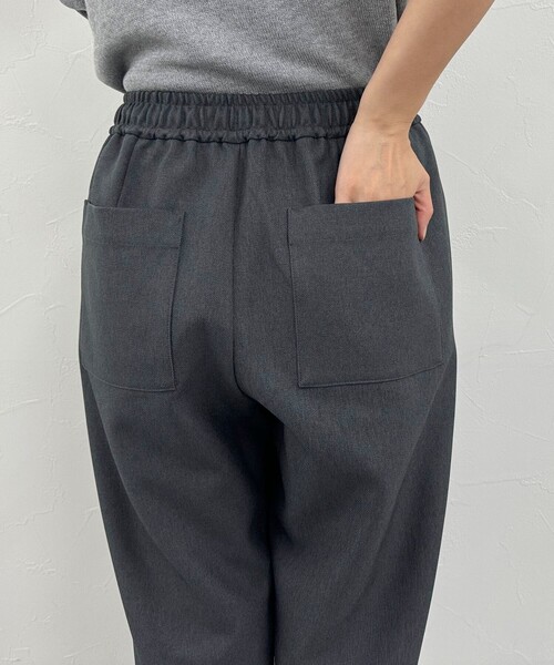 fredy emue（フレディエミュ）の「ソフトポリツイルストレートイージーパンツ（その他パンツ・レディース・ブラック/オフホワイト/チャコールグレー/ベージュ・34/36/38）」の12枚目の写真