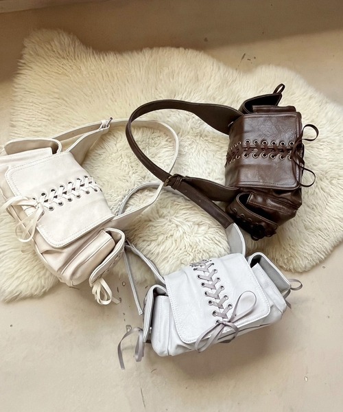 one after another NICE CLAUP(ワンアフターアナザーナイスクラップ)の「レースアップドロストバッグ(ショルダーバッグ・レディース・ダークブラウン/サックスブルー/アイボリー・FREE)」の20枚目の写真