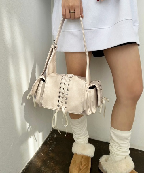 one after another NICE CLAUP(ワンアフターアナザーナイスクラップ)の「レースアップドロストバッグ(ショルダーバッグ・レディース・ダークブラウン/サックスブルー/アイボリー・FREE)」の21枚目の写真