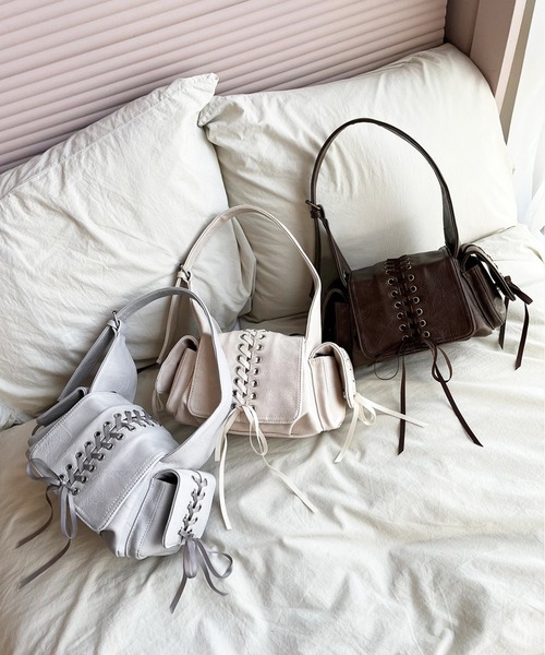 one after another NICE CLAUP(ワンアフターアナザーナイスクラップ)の「レースアップドロストバッグ(ショルダーバッグ・レディース・ダークブラウン/サックスブルー/アイボリー・FREE)」の19枚目の写真