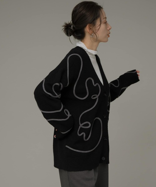 URBAN RESEARCH Sonny Label（アーバンリサーチサニーレーベル）の「コード刺繍Vネックカーディガン（カーディガン/ボレロ・レディース・ブラック/ベージュ/グレー・FREE）」の7枚目の写真
